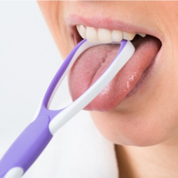 Pentingnya Membersihkan Lidah saat Menyikat Gigi